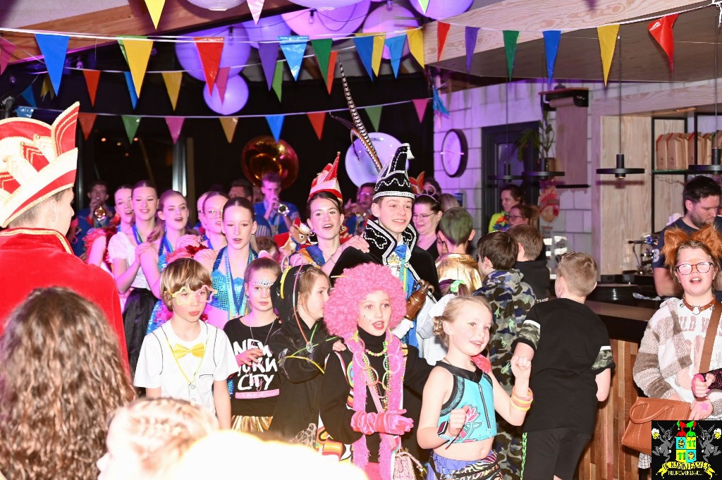 ../Images/Jeugddisco Glow in the Dark 035.jpg